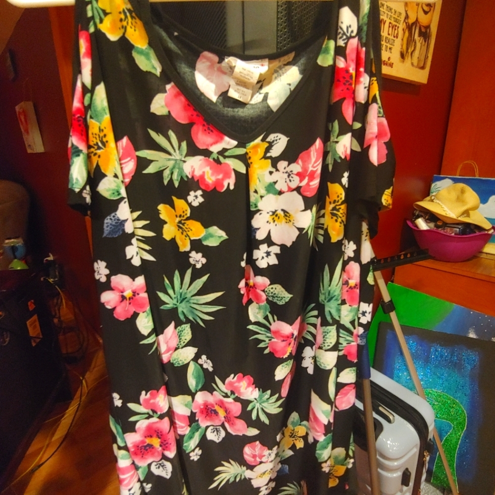 Floral shoulderless top